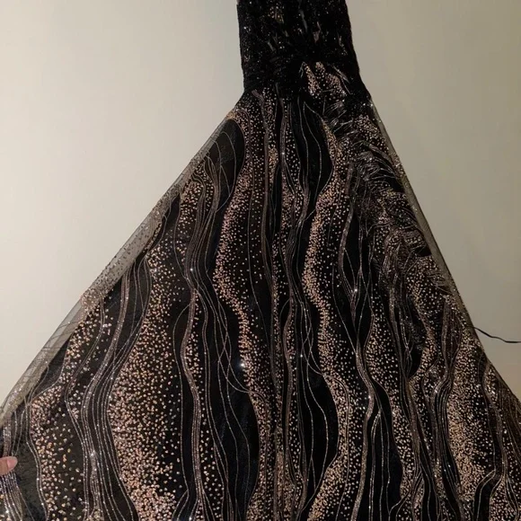 Party dresses - Picture 6 of 17